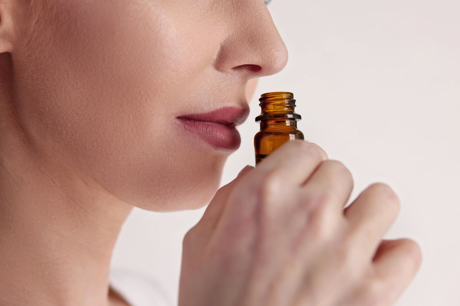 Bouffées de chaleur : Le Top 10 des Huiles Essentielles pour les Soulager