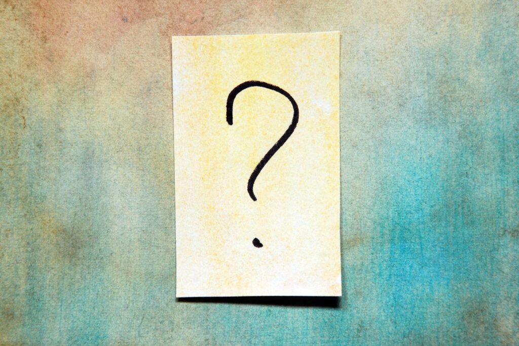 Test de ménopause gratuit en ligne : simple, rapide et efficace 1 un point d'interrogation sur une feuille qui dit ce qu'on trouve dans un test de ménopause gratuit en ligne