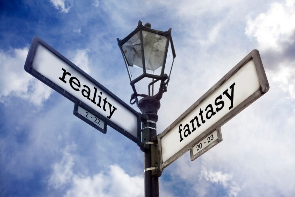 Un réverbère avec deux panneau montrant 2 chemins diufferent "reality"ou "fantasy" pour illustrer l'article sperme de saumon en injection.